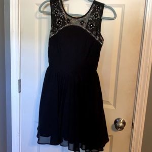 Fancy mini with fun beads on collar! Nwot!